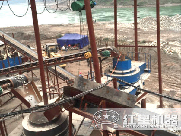 制砂生產(chǎn)線上的制砂機(jī) 制砂生產(chǎn)線上的制砂機(jī)