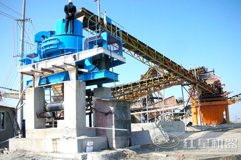 制砂生產(chǎn)線上的制砂機(jī) 制砂生產(chǎn)線上的制砂機(jī)