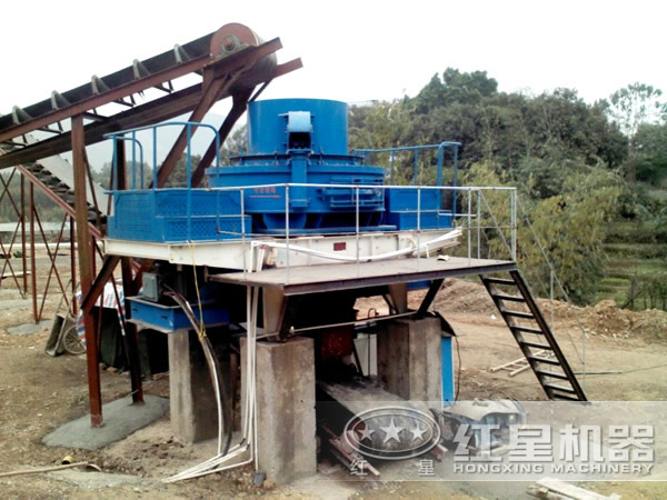 由玄武巖制砂機組成的制砂生產(chǎn)線現(xiàn)場圖 由玄武巖制砂機組成的制砂生產(chǎn)線現(xiàn)場圖