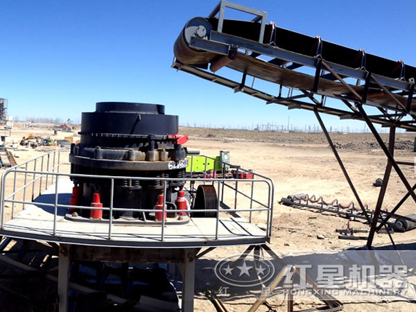 圓錐破碎機(jī)工作現(xiàn)場 圓錐破碎機(jī)工作現(xiàn)場