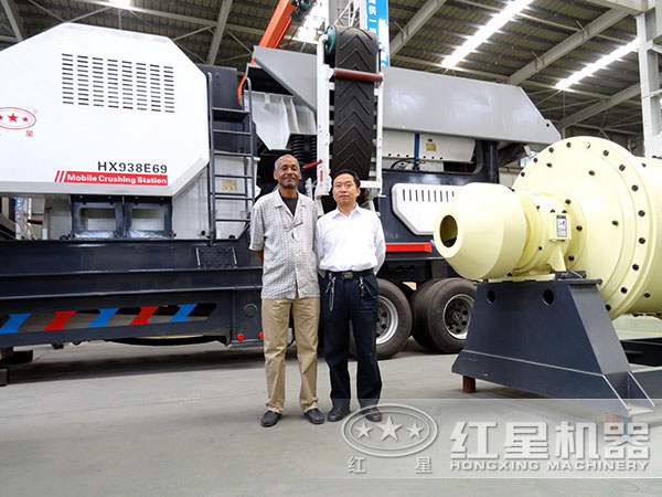 用戶(hù)所選購(gòu)的移動(dòng)式破碎站 用戶(hù)所選購(gòu)的移動(dòng)式破碎站