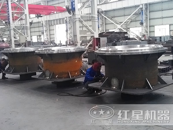 圓錐破碎機(jī)生產(chǎn)車間 圓錐破碎機(jī)生產(chǎn)車間