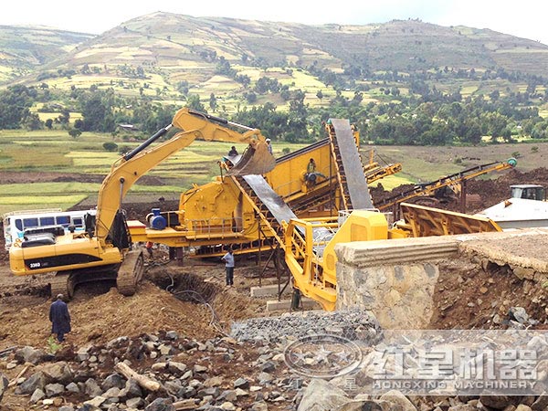 移動式破碎站生產現(xiàn)場 移動式破碎站生產現(xiàn)場