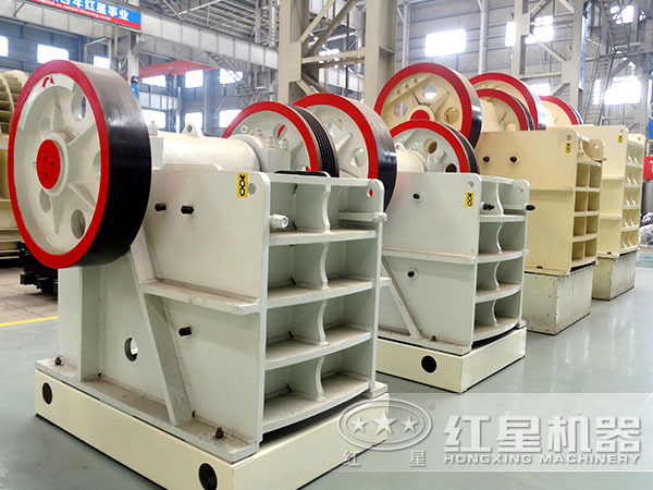 顎式破碎機(jī)生產(chǎn)車(chē)間 顎式破碎機(jī)生產(chǎn)車(chē)間