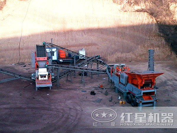 移動式破碎站生產(chǎn)現(xiàn)場 移動式破碎站生產(chǎn)現(xiàn)場