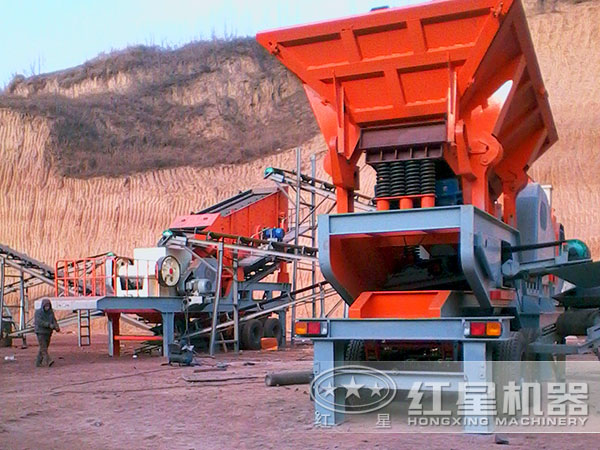 移動式制砂機生產(chǎn)現(xiàn)場 移動式制砂機生產(chǎn)現(xiàn)場