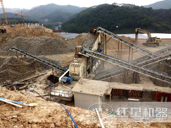 移動式制砂機投產現(xiàn)場 移動式制砂機投產現(xiàn)場