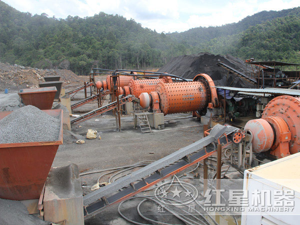 球磨機(jī)投產(chǎn)現(xiàn)場(chǎng) 球磨機(jī)投產(chǎn)現(xiàn)場(chǎng)