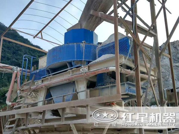 傳統(tǒng)制砂機(jī)工作現(xiàn)場(chǎng) 傳統(tǒng)制砂機(jī)工作現(xiàn)場(chǎng)