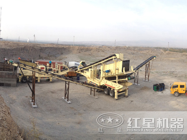 移動式制砂機(jī)作業(yè)現(xiàn)場 移動式制砂機(jī)作業(yè)現(xiàn)場