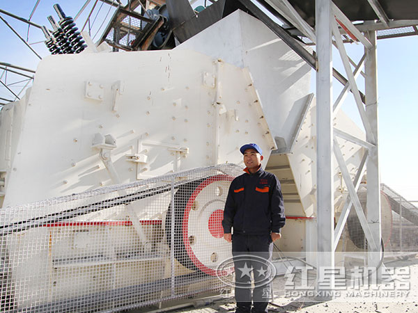 反擊式破碎機(jī)生產(chǎn)現(xiàn)場 反擊式破碎機(jī)生產(chǎn)現(xiàn)場