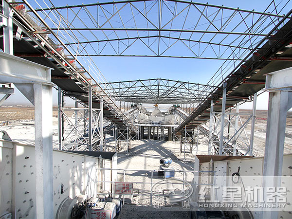 新型石料制砂生產(chǎn)線現(xiàn)場 新型石料制砂生產(chǎn)線現(xiàn)場