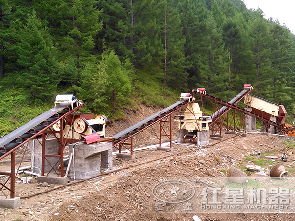 沖擊式破碎機工作現場 沖擊式破碎機工作現場