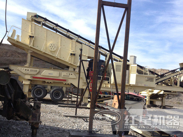 移動(dòng)圓錐破碎機(jī)工作現(xiàn)場 移動(dòng)圓錐破碎機(jī)工作現(xiàn)場