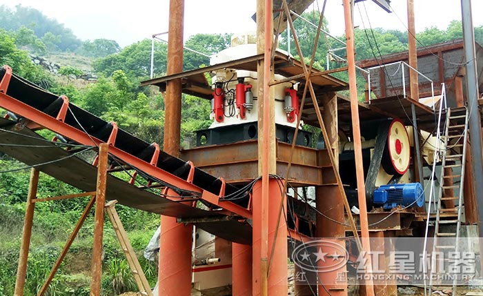 圓錐破碎機工作現(xiàn)場 圓錐破碎機工作現(xiàn)場