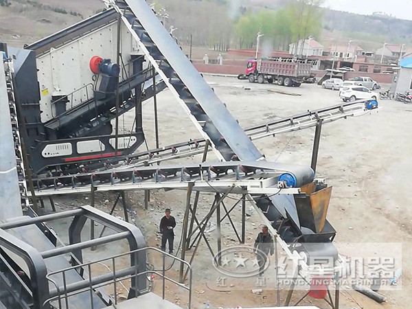 移動(dòng)式篩沙機(jī)現(xiàn)場實(shí)拍 移動(dòng)式篩沙機(jī)現(xiàn)場實(shí)拍