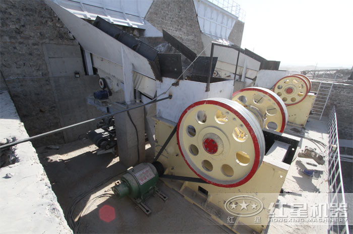 柴油破碎機作業(yè)現(xiàn)場 柴油破碎機作業(yè)現(xiàn)場