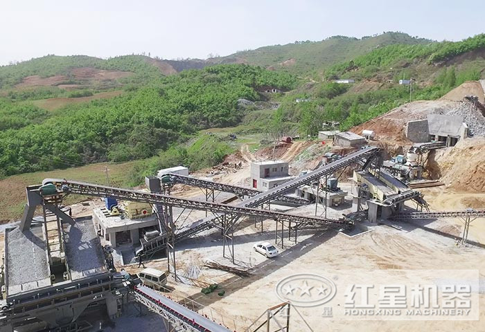 機制砂石生產(chǎn)熱火朝天 機制砂石生產(chǎn)熱火朝天