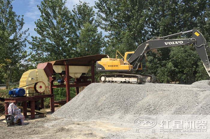 重錘式破碎機工作現(xiàn)場 重錘式破碎機工作現(xiàn)場