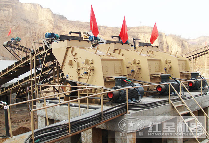 反擊式碎石機當(dāng)中碎 反擊式碎石機當(dāng)中碎