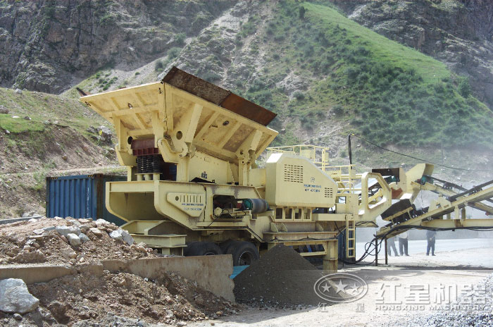 移動(dòng)制砂機(jī)作業(yè)現(xiàn)場(chǎng) 移動(dòng)制砂機(jī)作業(yè)現(xiàn)場(chǎng)