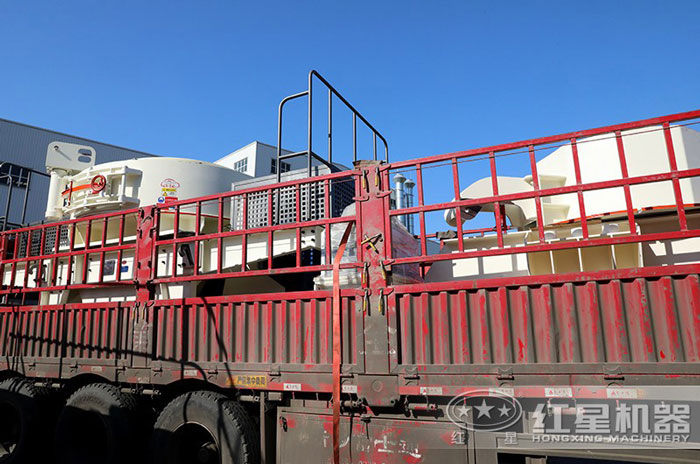 紅星制沙機(jī)設(shè)備被分解裝車運(yùn)走 紅星制沙機(jī)設(shè)備被分解裝車運(yùn)走