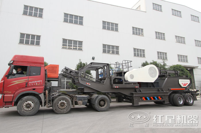 礦用移動破碎機發(fā)貨實拍 礦用移動破碎機發(fā)貨實拍