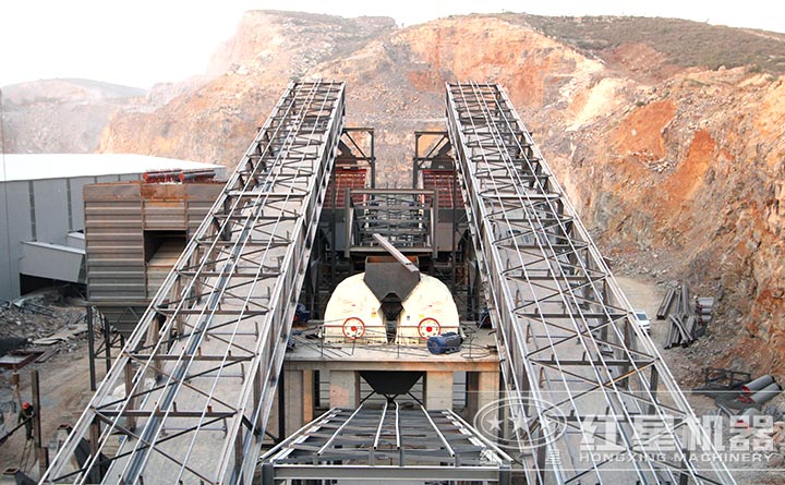 大型石灰石碎石生產(chǎn)線安裝現(xiàn)場(chǎng) 大型石灰石碎石生產(chǎn)線安裝現(xiàn)場(chǎng)