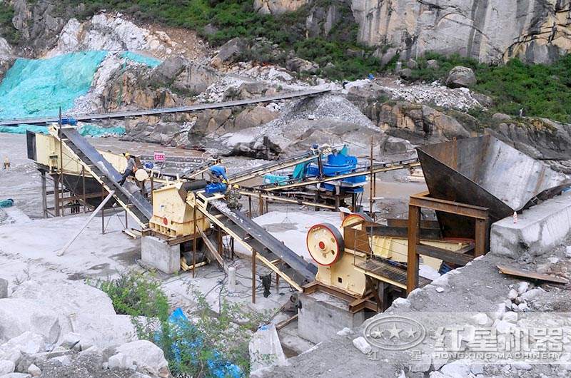 鵝卵石加工生產(chǎn)線作業(yè)現(xiàn)場 鵝卵石加工生產(chǎn)線作業(yè)現(xiàn)場