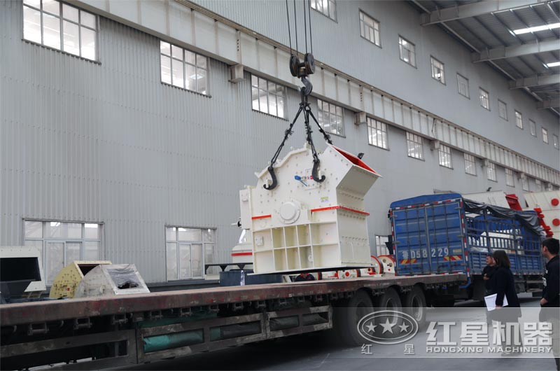 細(xì)碎制砂機(jī)發(fā)貨現(xiàn)場(chǎng) 細(xì)碎制砂機(jī)發(fā)貨現(xiàn)場(chǎng)