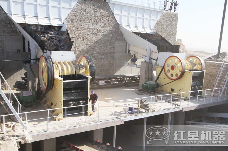 碎石機工作現(xiàn)場實拍 碎石機工作現(xiàn)場實拍