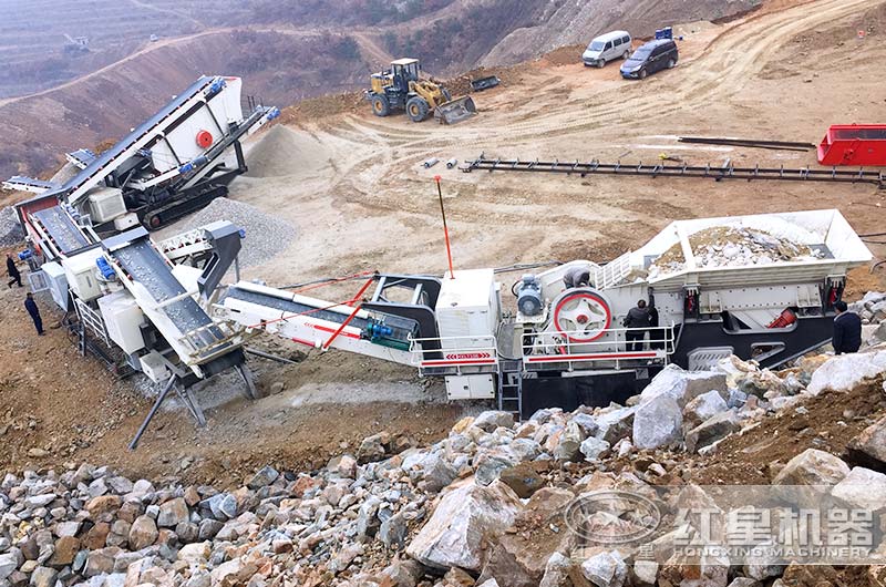 多臺履帶式砂石生產線現(xiàn)場實拍 多臺履帶式砂石生產線現(xiàn)場實拍