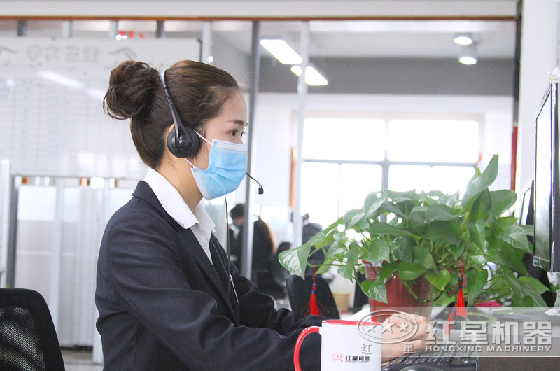 24小時客服全身心工作，用專注點(diǎn)亮了責(zé)任