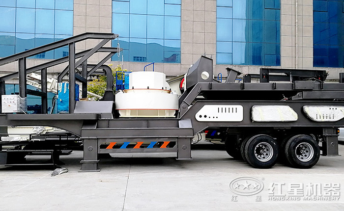 輪胎移動鵝卵石制沙機(jī)設(shè)備實(shí)景 輪胎移動鵝卵石制沙機(jī)設(shè)備實(shí)景