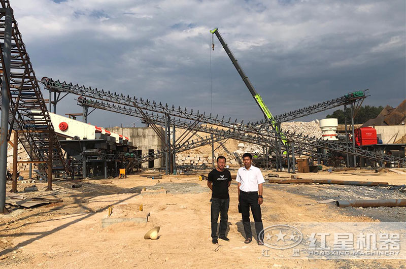 再生骨料破碎、篩分生產(chǎn)現(xiàn)場