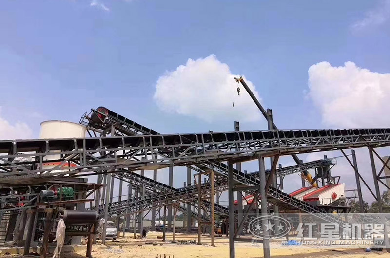 金礦破碎、篩分生產(chǎn)現(xiàn)場