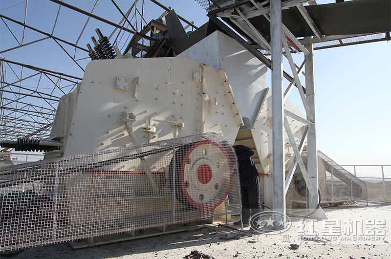 反擊破碎機(jī)現(xiàn)場 反擊破碎機(jī)現(xiàn)場