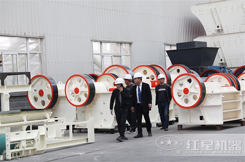 客戶來廠考察鄂破機 客戶來廠考察鄂破機