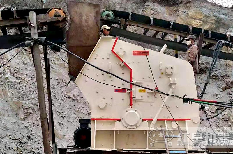 反擊破碎機(jī)現(xiàn)場(chǎng)實(shí)拍圖2 反擊破碎機(jī)現(xiàn)場(chǎng)實(shí)拍圖2