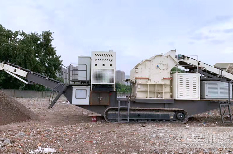 移動(dòng)式液壓開箱制砂機(jī)作業(yè)現(xiàn)場 移動(dòng)式液壓開箱制砂機(jī)作業(yè)現(xiàn)場