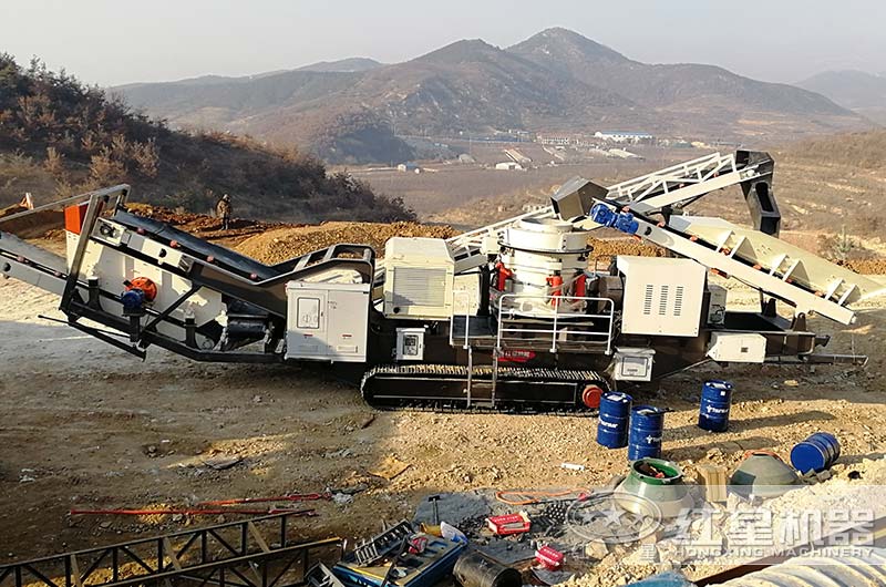 移動式圓錐破碎機現(xiàn)場實拍，整機作業(yè)，抵一條生產(chǎn)線