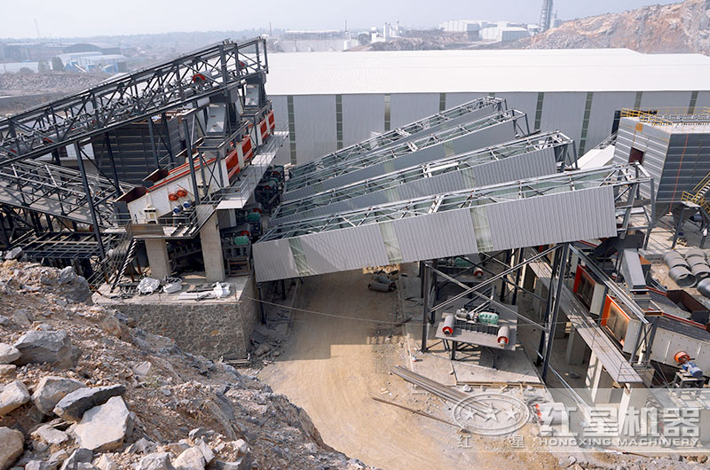 加工碎石料現(xiàn)場，符合環(huán)保標(biāo)準(zhǔn)