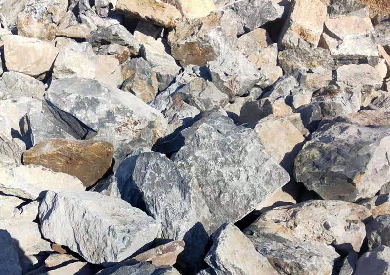 粗料破碎機(jī)一臺(tái)多少錢，每小時(shí)產(chǎn)量多少噸，有沒(méi)有現(xiàn)場(chǎng)視頻