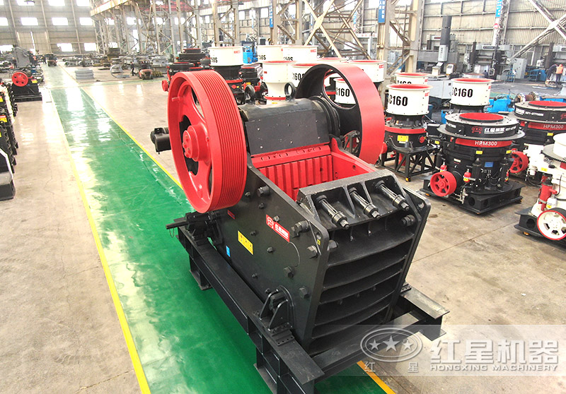 花崗巖邊角料能加工建筑用碎石，用哪種粉碎機(jī)效果好