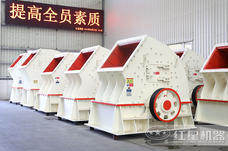 現(xiàn)代礦山流行使用的重錘式碎石制砂機(jī) 現(xiàn)代礦山流行使用的重錘式碎石制砂機(jī)